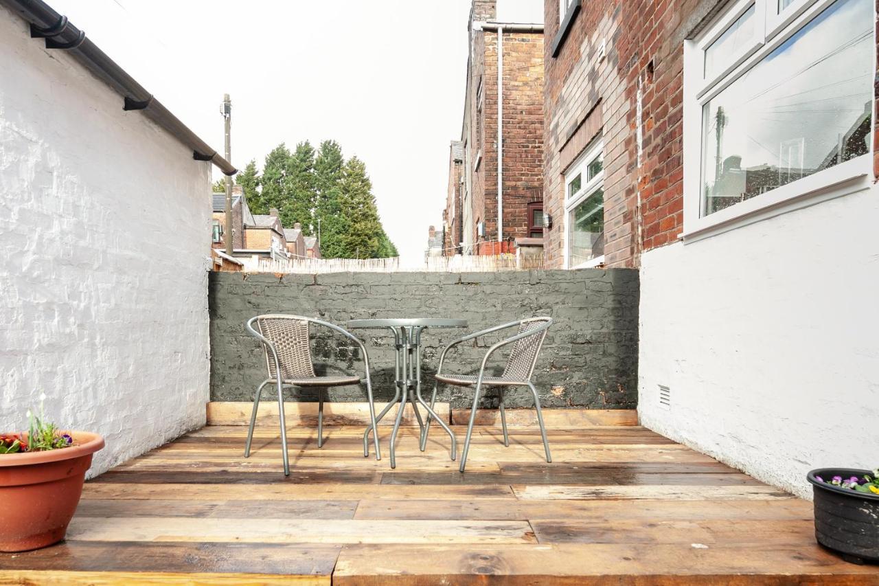 Park House - Large 3 Bedroom Victorian House, 10 Mins From Manchester Exterior photo